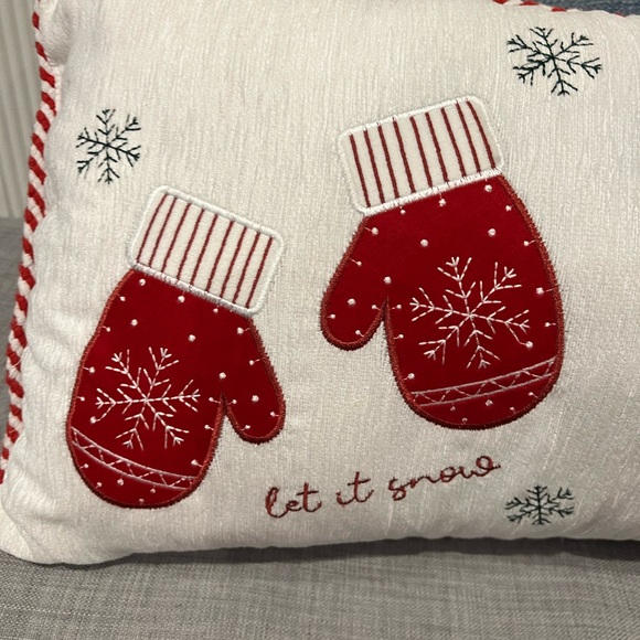 Let it snow Christmas pillow - Picture 3 of 3